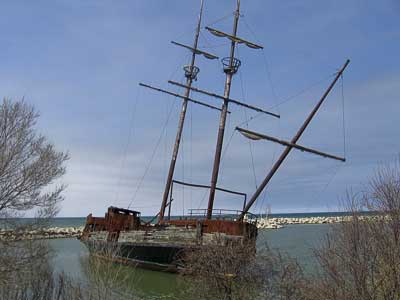 Howard's photo of an old wreck