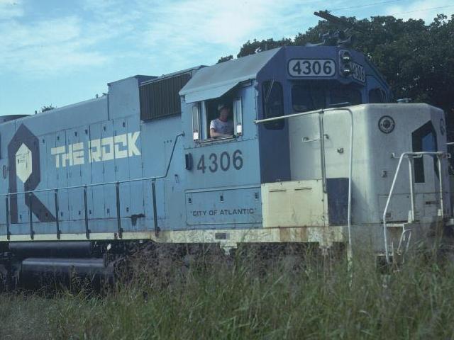 Mack in RI GP38-2